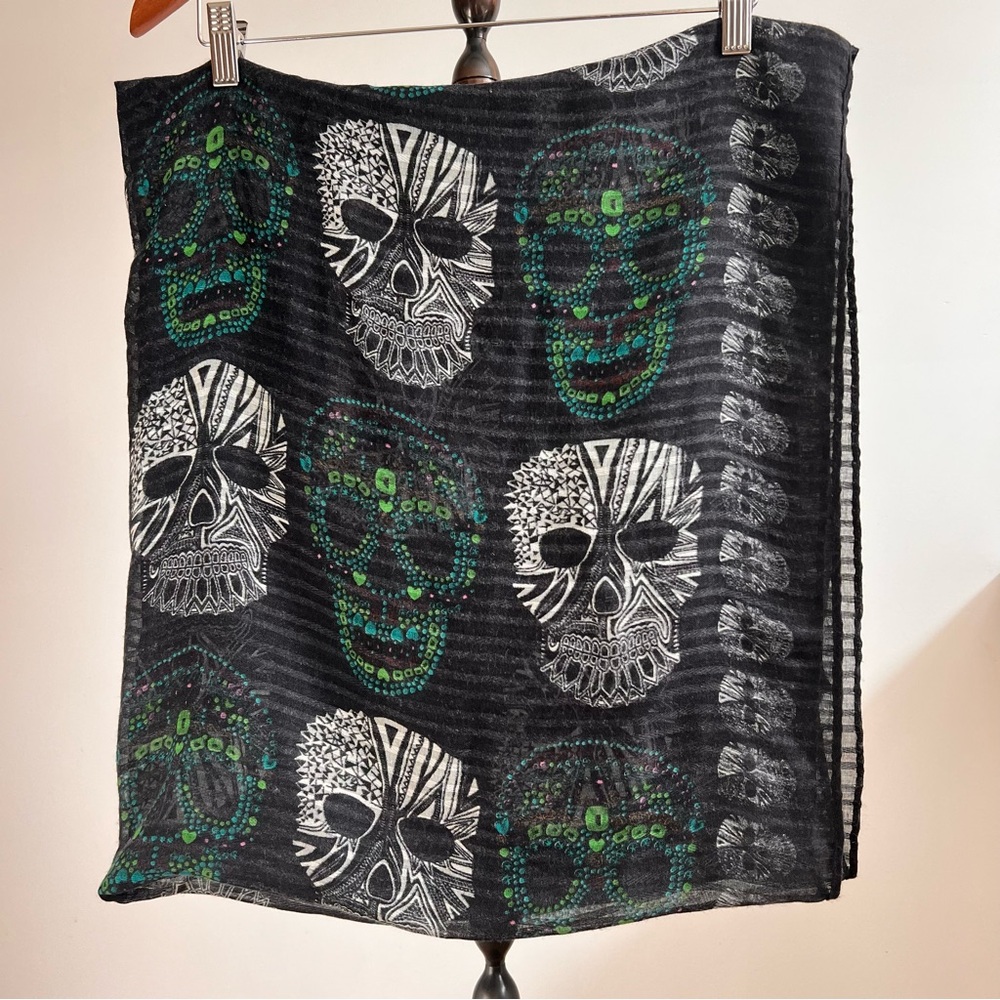Edgy Skull Pattern Scarf Blanket in Navy and Green